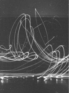 Paulina Brunner, Mädchen ein Taschentuch faltend III, 2021