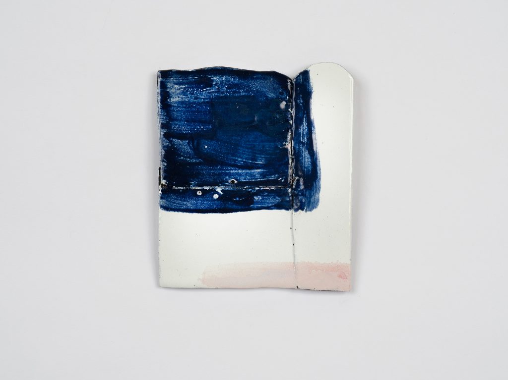 © Anne Pruy, detached VIII, 11 × 9,5 × 0,5 cm, enamel on steel, Stahl, 2021
