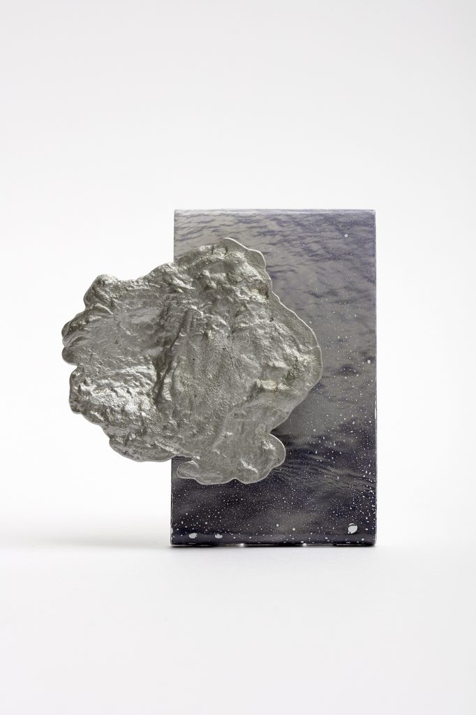 © Anne Pruy, peace of mind II, 11,5 × 10,5 × 2 cm, aluminium, enamel on steel, 2022